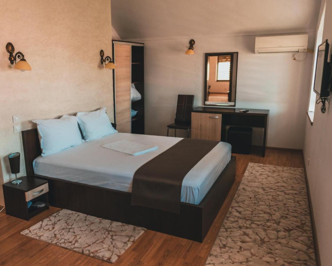 Delta Est Hotel & Restaurant سولينا المظهر الخارجي الصورة