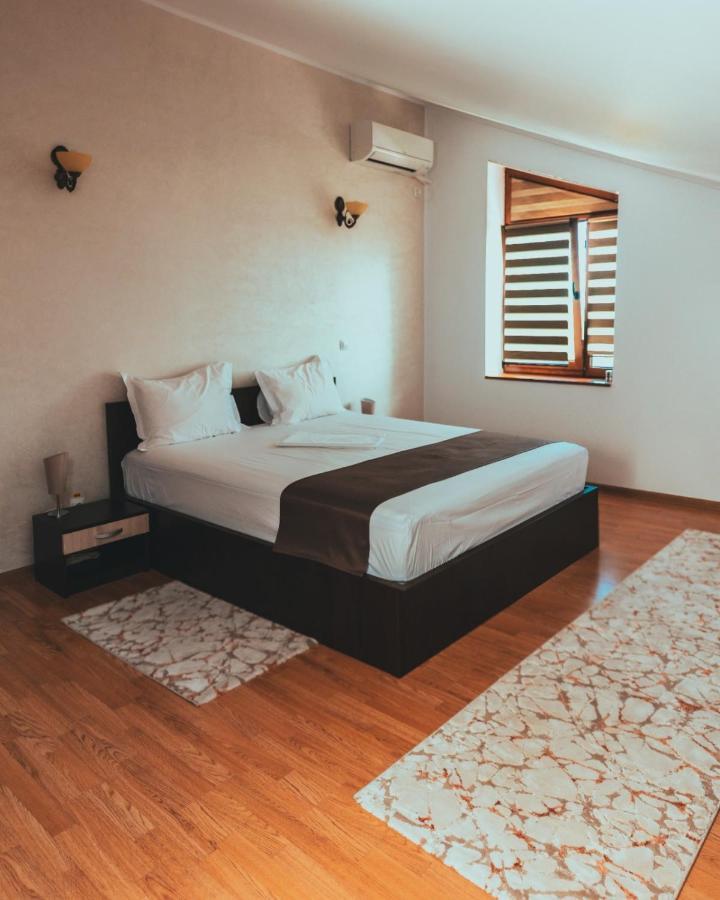Delta Est Hotel & Restaurant سولينا المظهر الخارجي الصورة