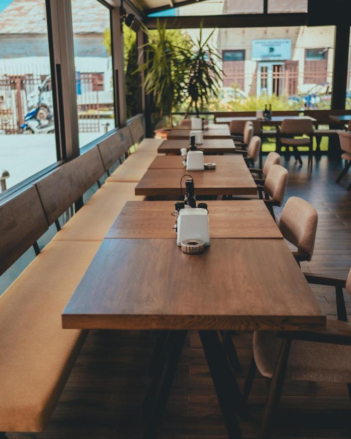 Delta Est Hotel & Restaurant سولينا المظهر الخارجي الصورة